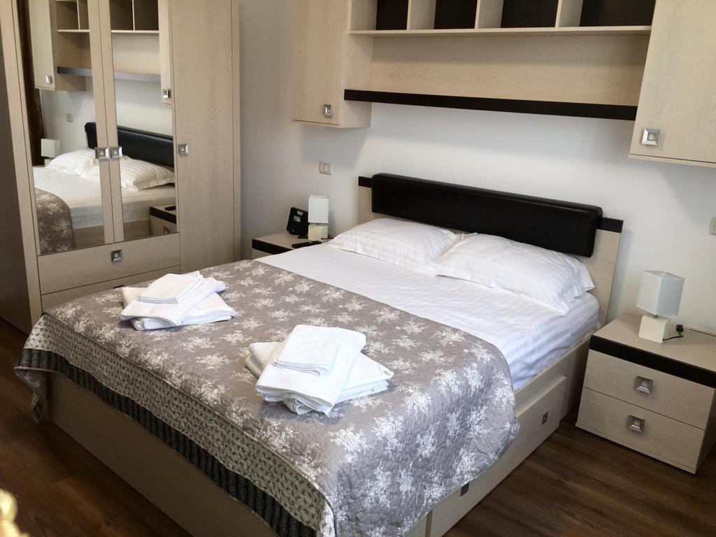 M13 Apartments Нэводари Экстерьер фото
